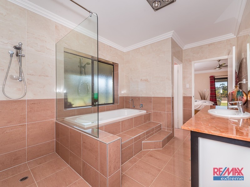 292 Sovereign Hill Drive, Gabbadah WA 6041