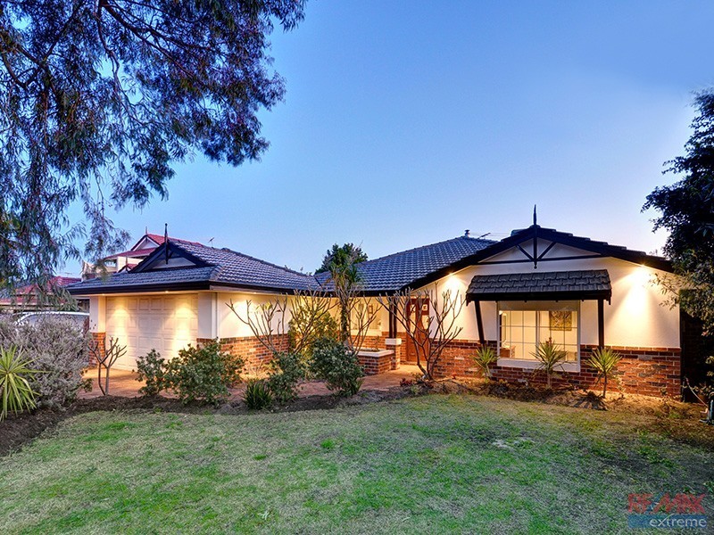 48 Golf Links Drive, Carramar WA 6031