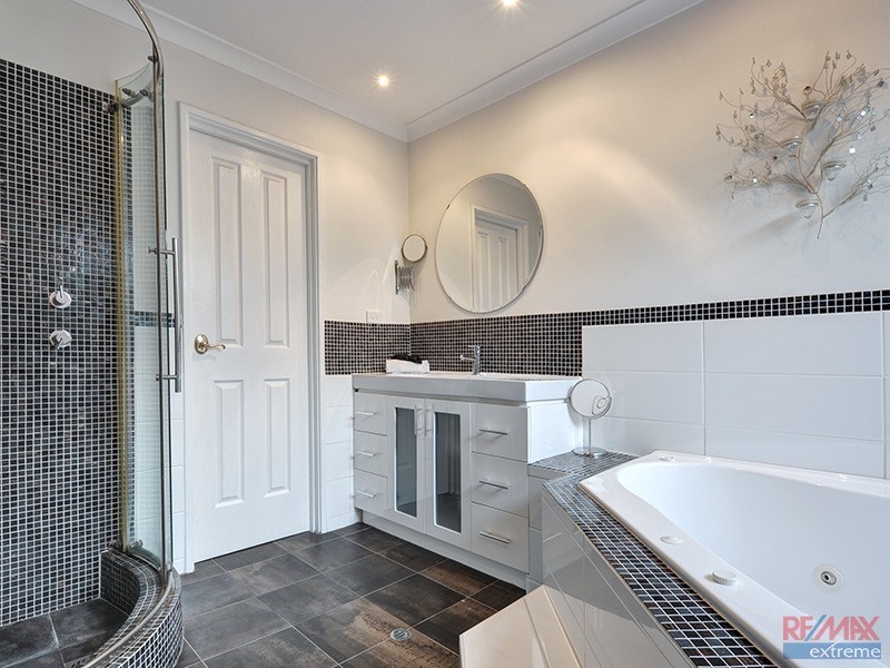 48 Golf Links Drive, Carramar WA 6031