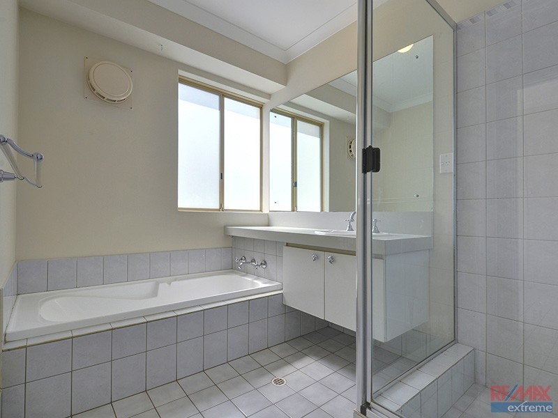 4 Tees Court, Mindarie WA 6030