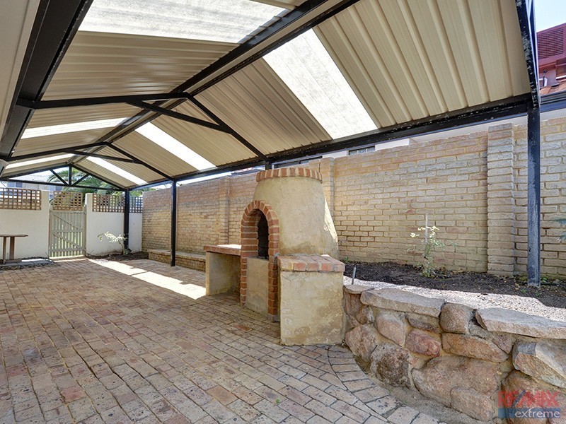 4 Tees Court, Mindarie WA 6030