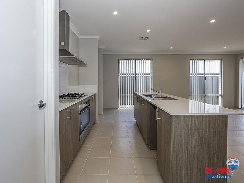 10 Mamoose Road, Banksia Grove WA 6031