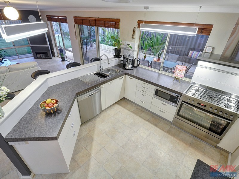 42 Alpina Promenade, Banksia Grove WA 6031