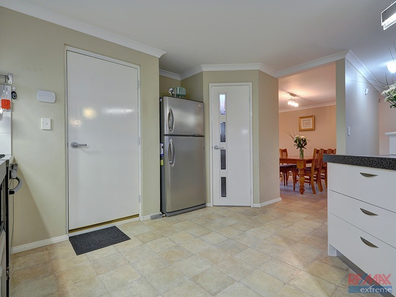 42 Alpina Promenade, Banksia Grove WA 6031