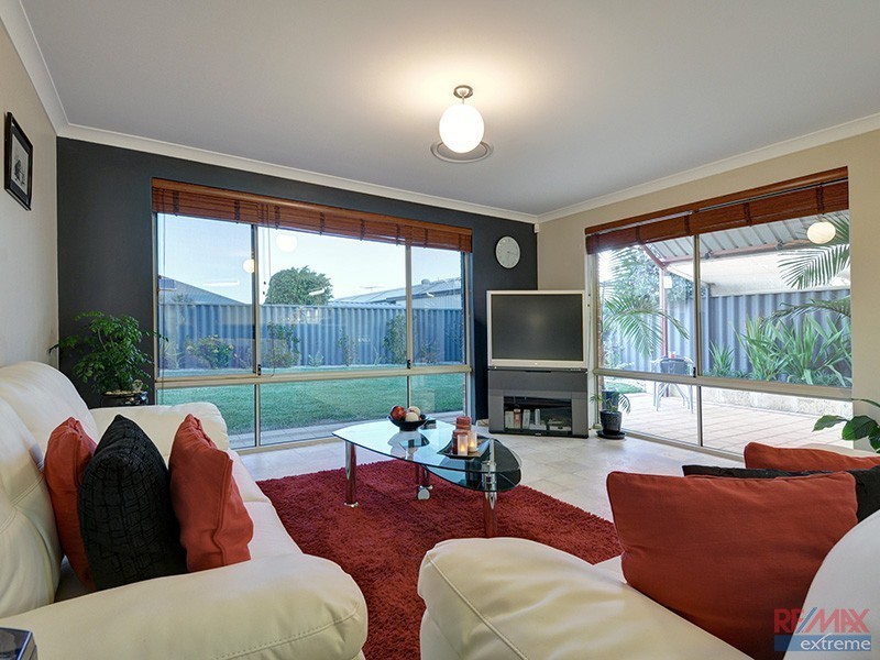 42 Alpina Promenade, Banksia Grove WA 6031