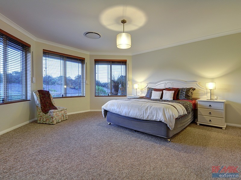 42 Alpina Promenade, Banksia Grove WA 6031