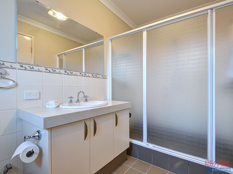 42 Alpina Promenade, Banksia Grove WA 6031