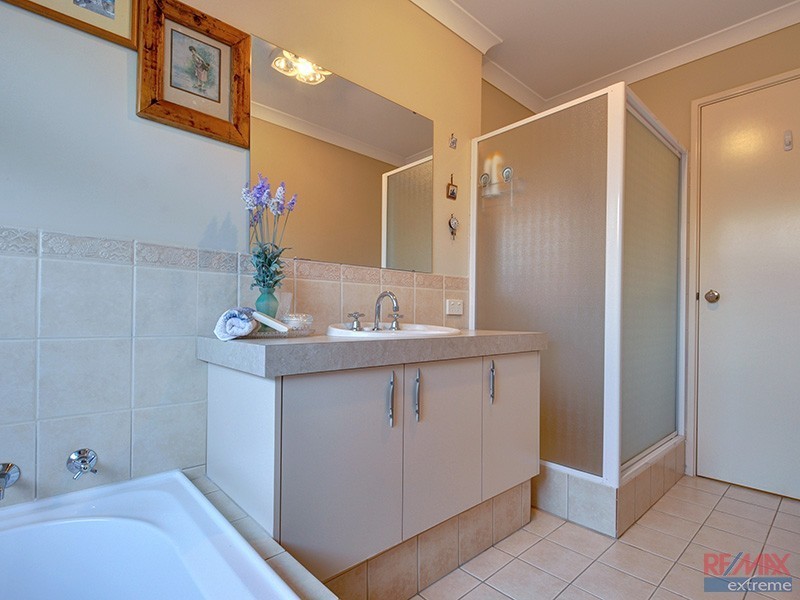 42 Alpina Promenade, Banksia Grove WA 6031