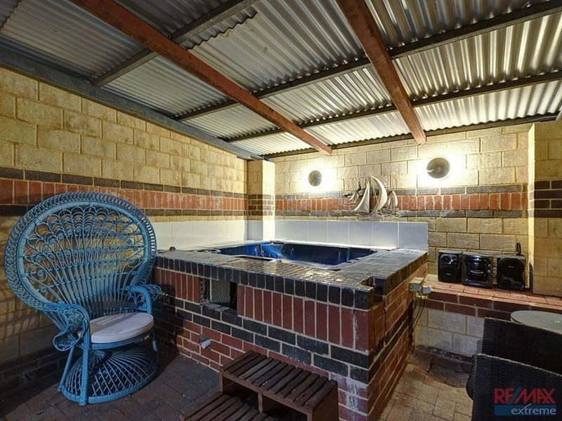 12 Greenfields Circle, Hocking WA 6065