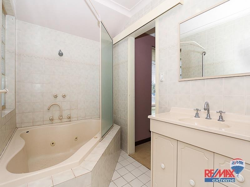 54 Lakevalley Drive, Edgewater WA 6027