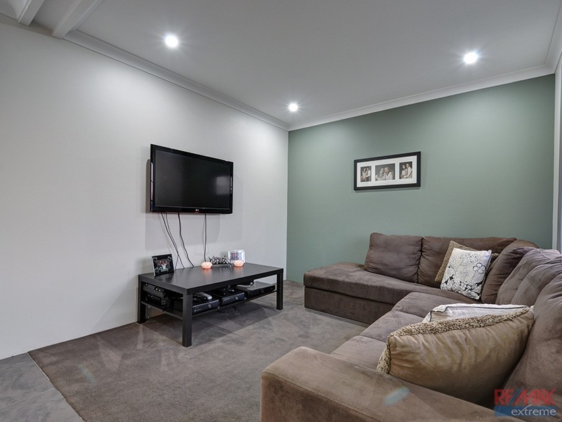 11 Dillwynia Bend, Banksia Grove WA 6031