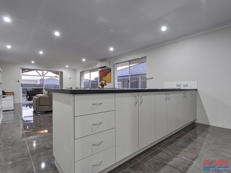 11 Dillwynia Bend, Banksia Grove WA 6031