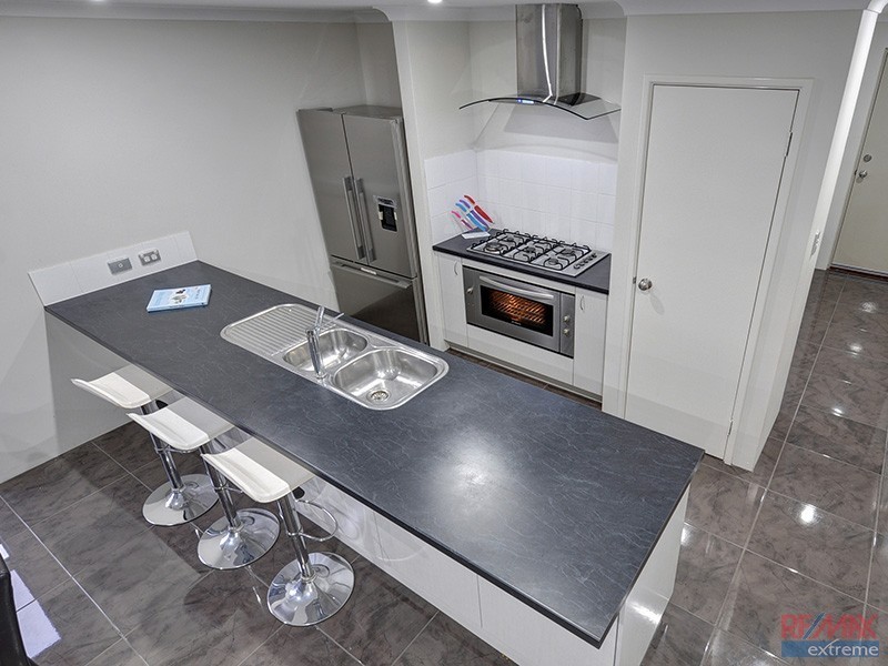 11 Dillwynia Bend, Banksia Grove WA 6031