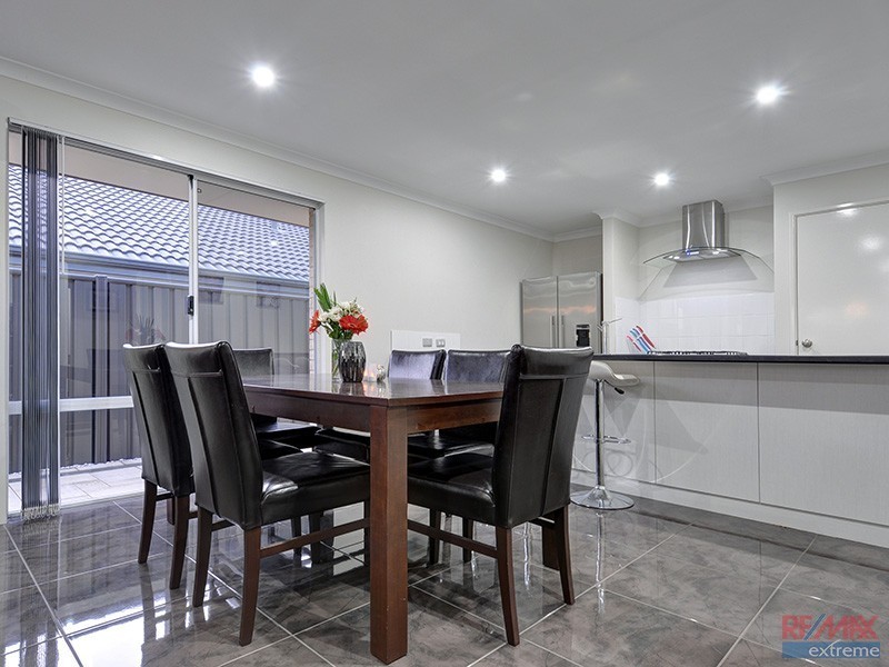 11 Dillwynia Bend, Banksia Grove WA 6031