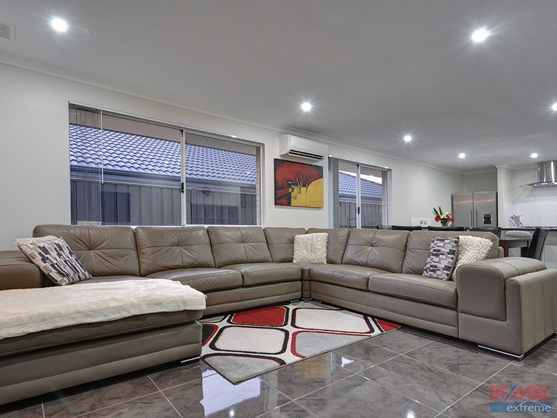 11 Dillwynia Bend, Banksia Grove WA 6031