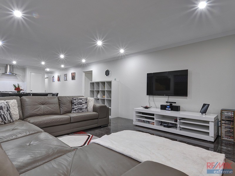 11 Dillwynia Bend, Banksia Grove WA 6031