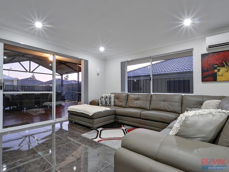 11 Dillwynia Bend, Banksia Grove WA 6031