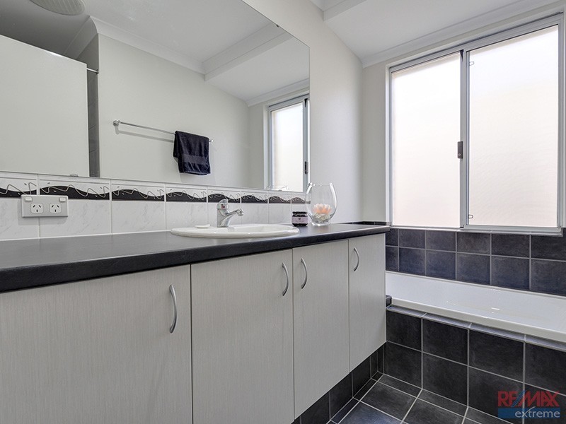 11 Dillwynia Bend, Banksia Grove WA 6031