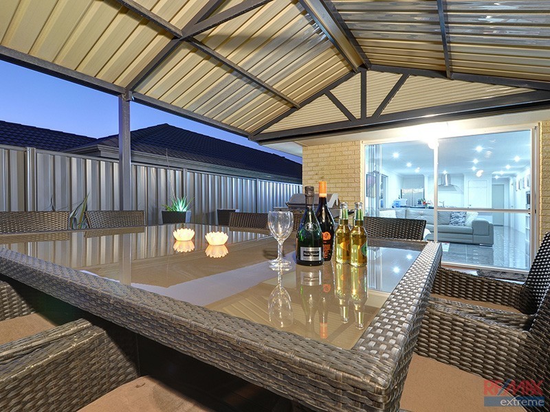 11 Dillwynia Bend, Banksia Grove WA 6031