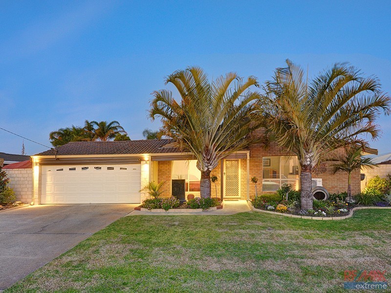 6 Woodlands Grove, Hocking WA 6065