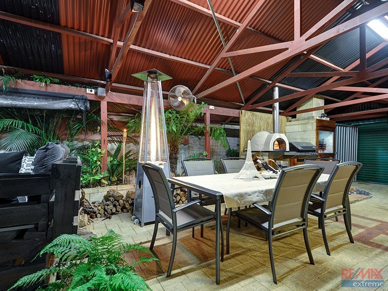 6 Woodlands Grove, Hocking WA 6065