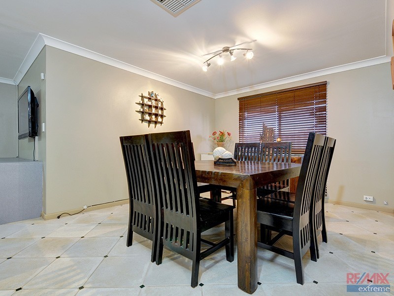 6 Woodlands Grove, Hocking WA 6065