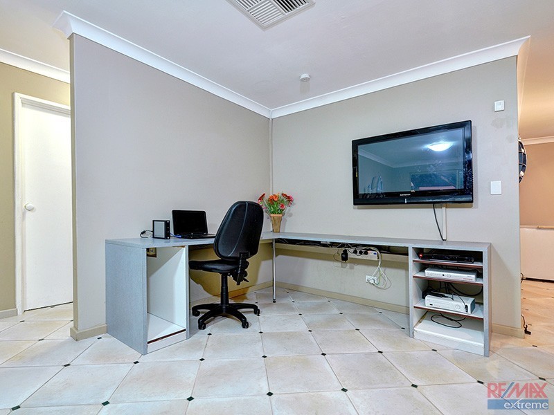 6 Woodlands Grove, Hocking WA 6065