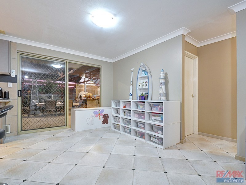 6 Woodlands Grove, Hocking WA 6065