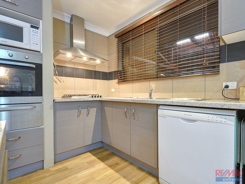 6 Woodlands Grove, Hocking WA 6065