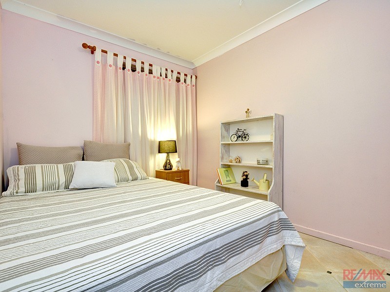 6 Woodlands Grove, Hocking WA 6065