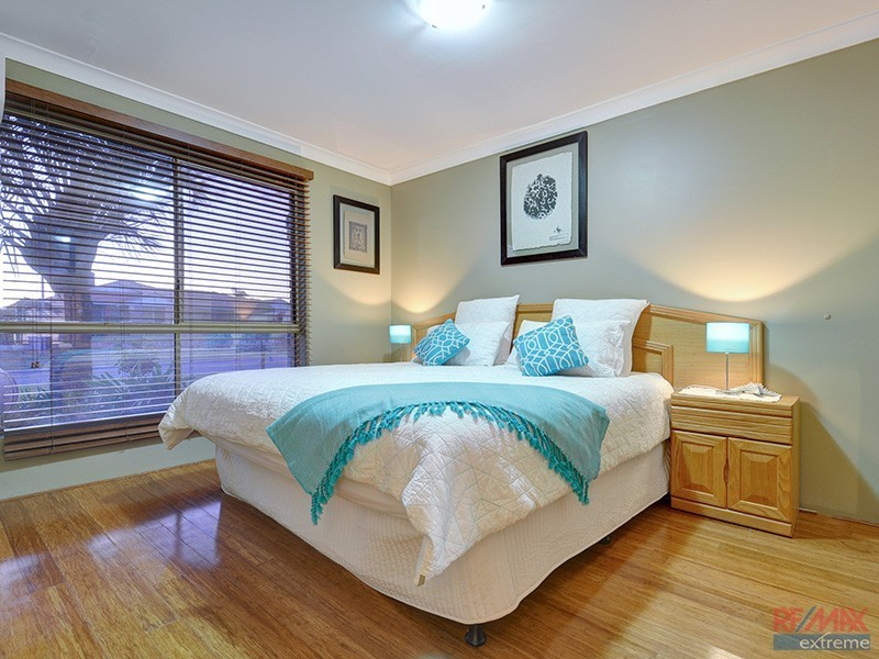 6 Woodlands Grove, Hocking WA 6065