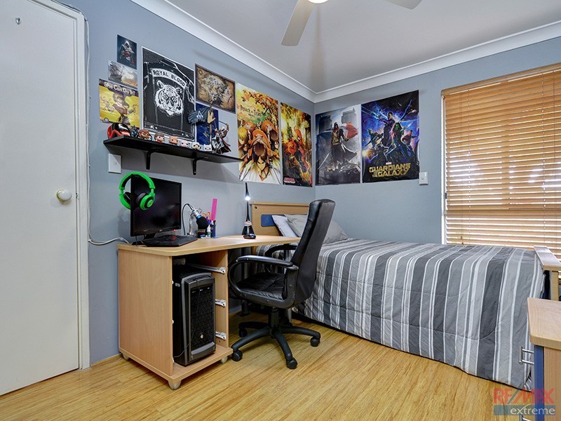 6 Woodlands Grove, Hocking WA 6065