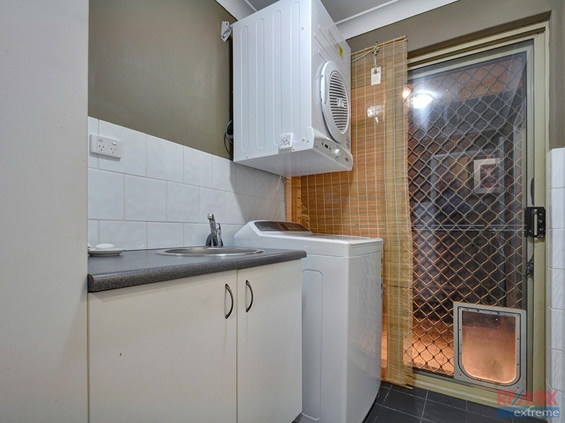 6 Woodlands Grove, Hocking WA 6065