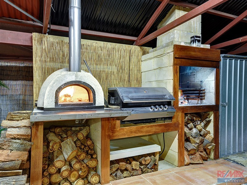 6 Woodlands Grove, Hocking WA 6065