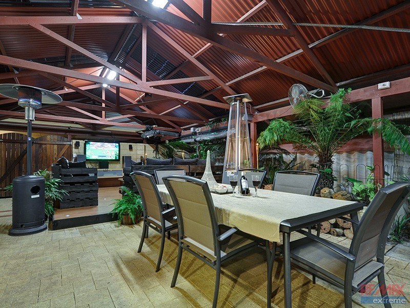 6 Woodlands Grove, Hocking WA 6065