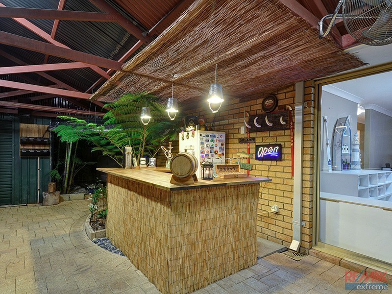 6 Woodlands Grove, Hocking WA 6065