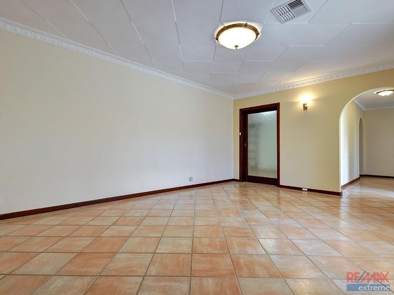 86 East Road, Pearsall WA 6065