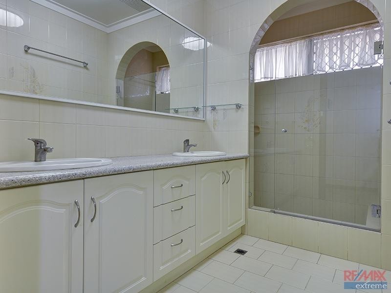 86 East Road, Pearsall WA 6065