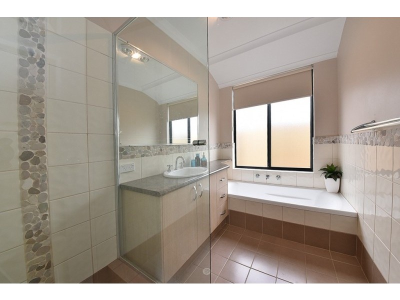 4 Bittern Street, Tapping WA 6065