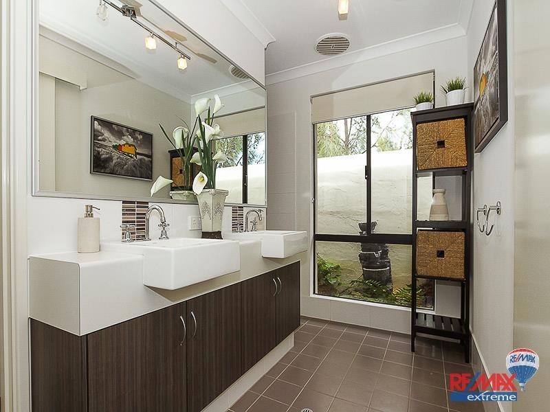 11 Chine Way, Alkimos WA 6038