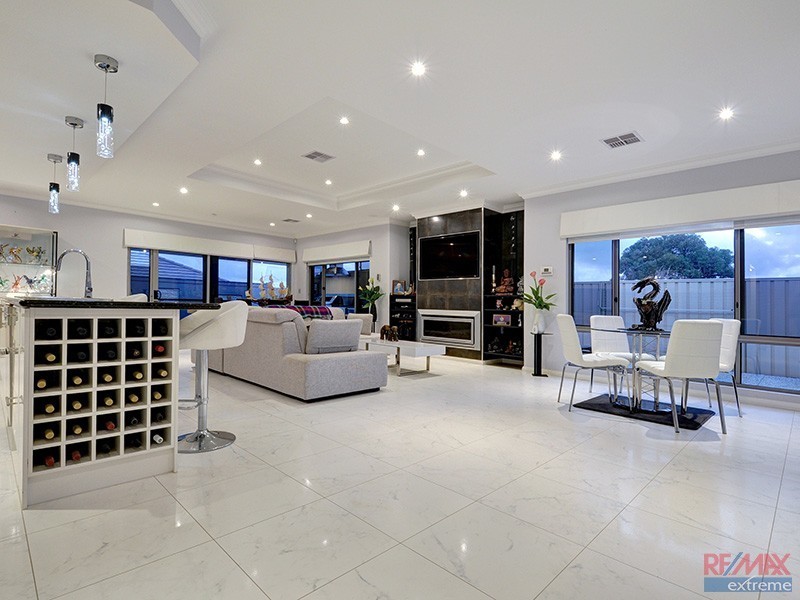 14 Toledo Drive, Hocking WA 6065