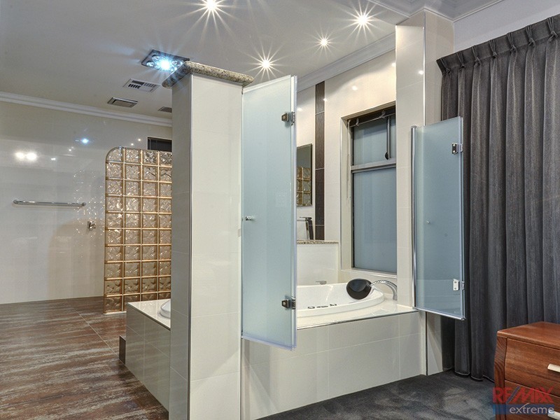 14 Toledo Drive, Hocking WA 6065