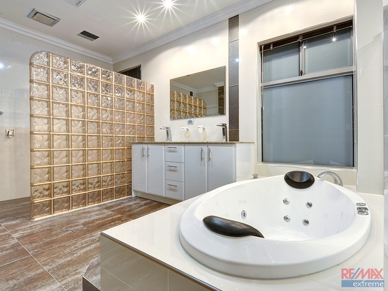 14 Toledo Drive, Hocking WA 6065