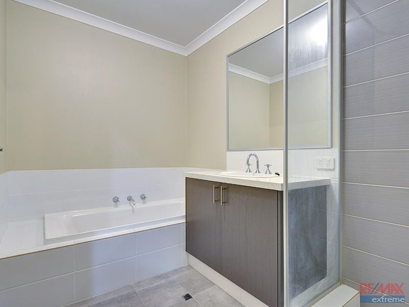 117 Joseph Banks Blvd, Banksia Grove WA 6031
