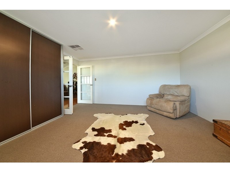 15 Ficarra Way, Sinagra WA 6065