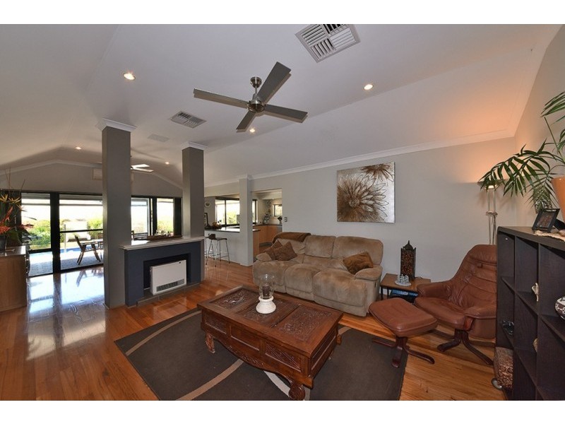 15 Ficarra Way, Sinagra WA 6065