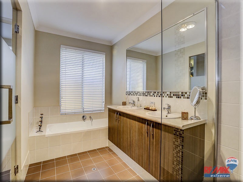 18 Beachwood Crescent, Butler WA 6036