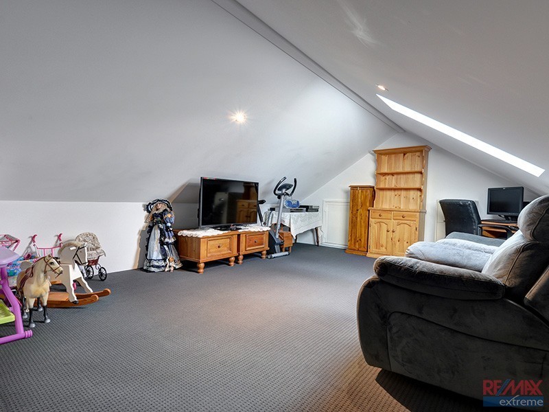 1 Voyager Link, Pearsall WA 6065