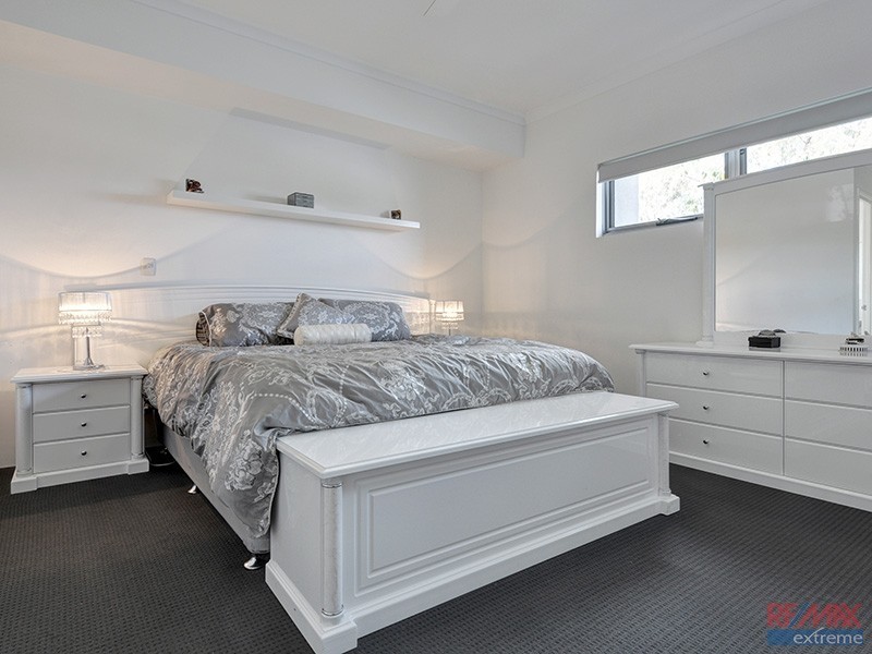 1 Voyager Link, Pearsall WA 6065