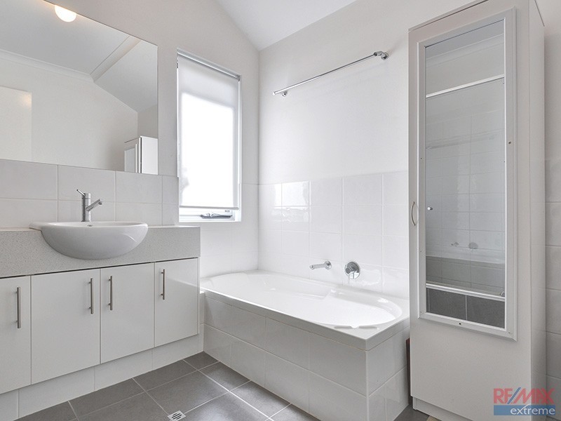 1 Voyager Link, Pearsall WA 6065